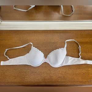 White striped Victoria’s Secret demi bra in size 34 B